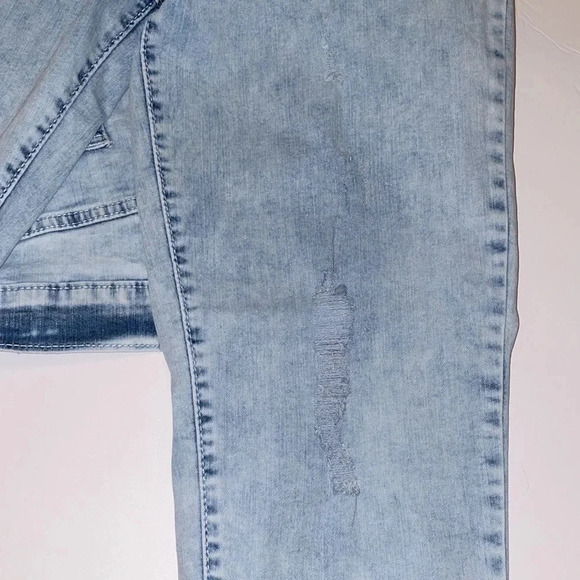 Levi’s Mom Jeans - Picture 6 of 9